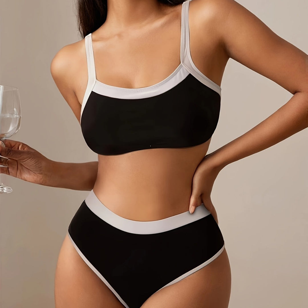 Dame højtaljet bikini-sæt med sporty design og justerbare stropper Stilla