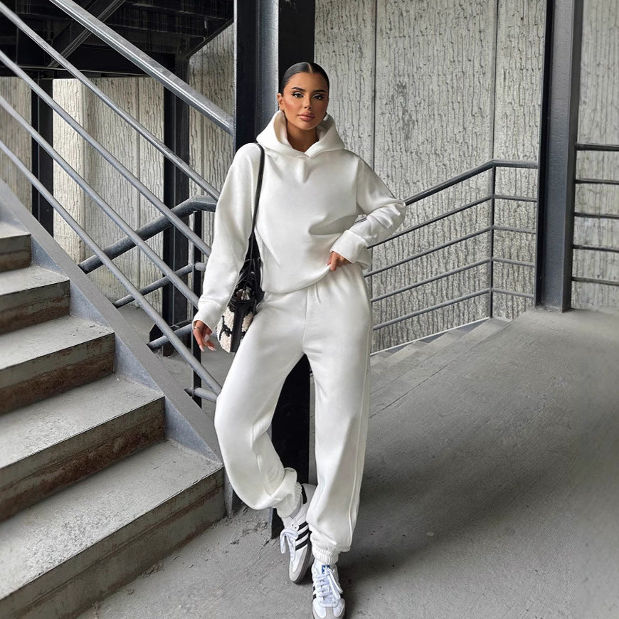 Dame behagelig og stilfuld sport-hoodie-kombination Stilla