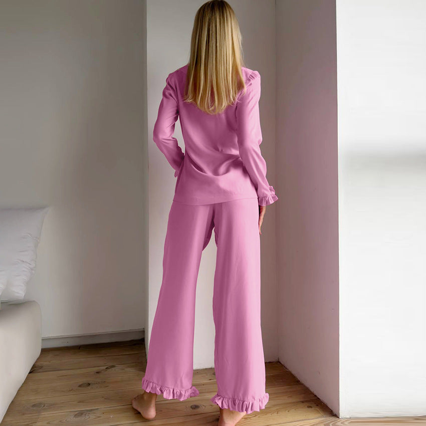 Dame Pyjama-sæt i blødt satin med elegante flæsedetaljer Stilla