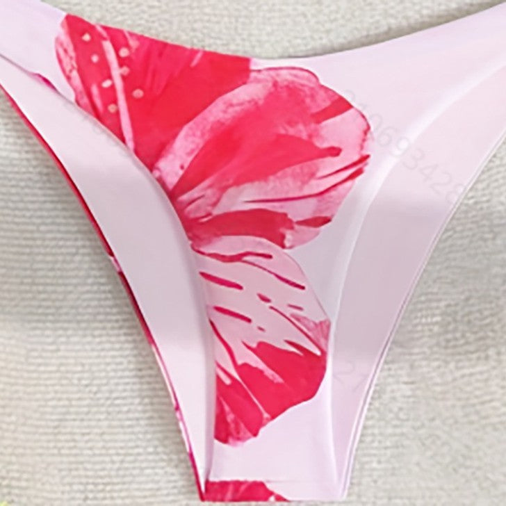 Dame triangel-bikini med florale accenter og delikat ruffle-design Skovae