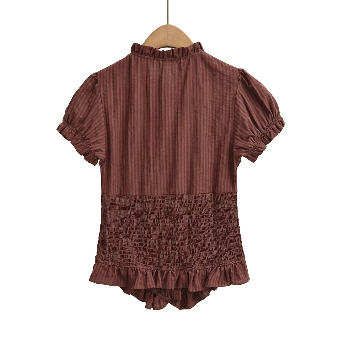 Dame kortærmet bluse med flæsedetaljer og rynket design Skovae