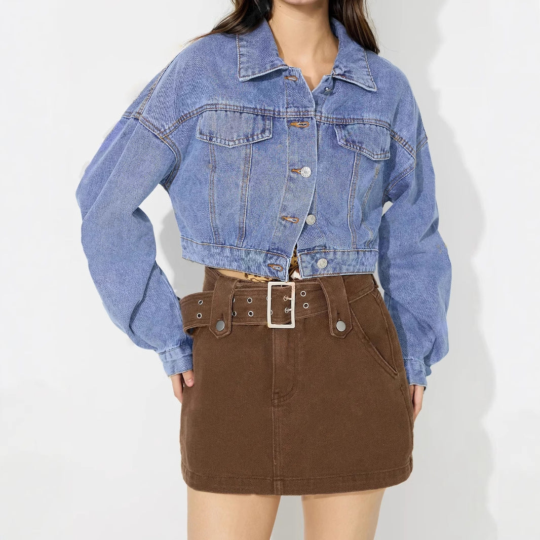 Kvindernes cropped denimjakke med(voluminøse) ærmer og trendy knapdetaljer Stilla