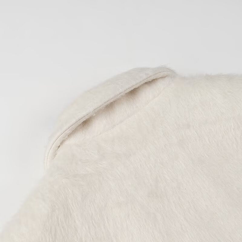 Dame Elegant Plush Jakke med Klassisk Snit og Praktiske Lommer Stilla