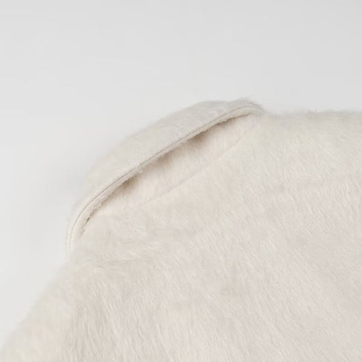 Dame Elegant Plush Jakke med Klassisk Snit og Praktiske Lommer Stilla