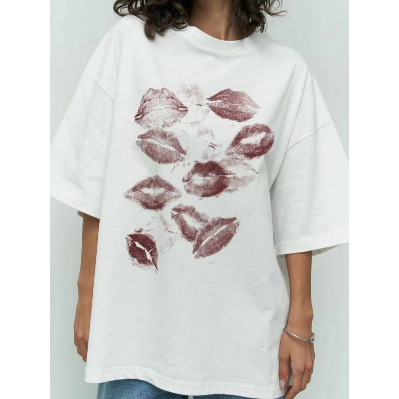 Dame T-shirt med kreativ læbe motiv og afslappet snit Stilla