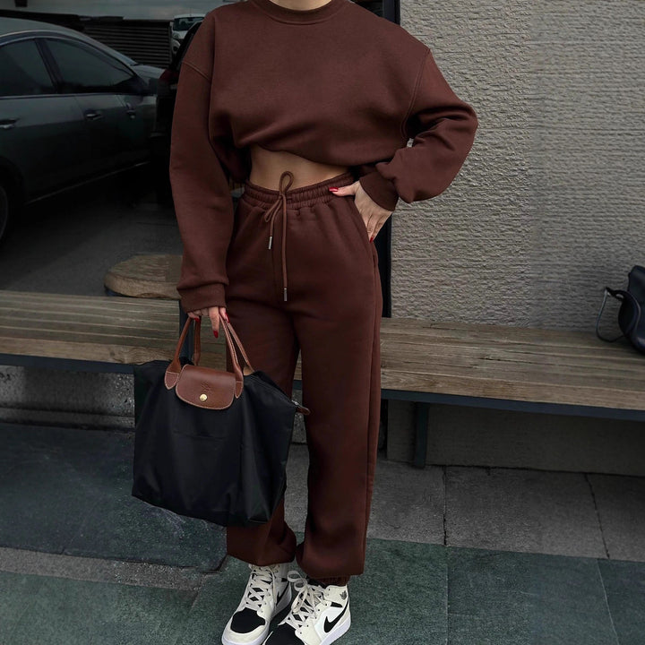 Kvinder Cropped Sweatshirt og Bred Joggingbuks Sæt Skovae