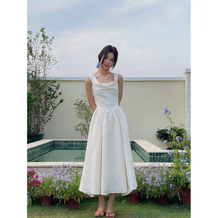 Dame elegant Maxi-kjole med raffineret blomsterdesign og svajende skørt Stilla