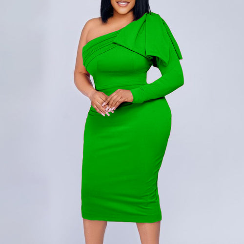 Dame pencil dress med asymmetrisk design og elegant drapering Stilla