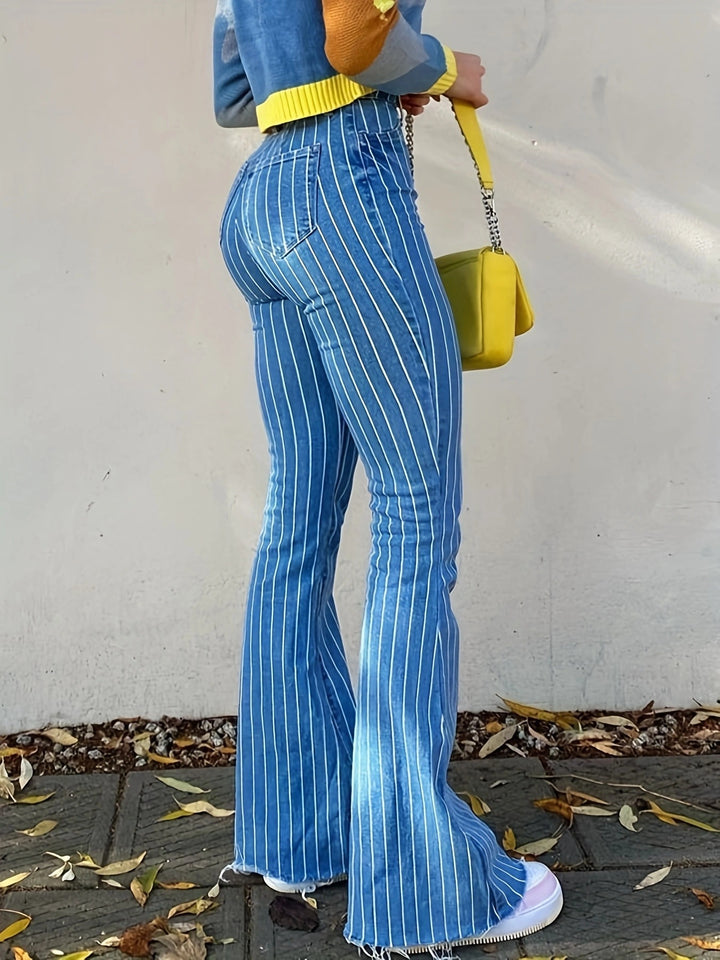 Dame slagjeans i trendy stribedesign med høj talje og frynset kant Stilla