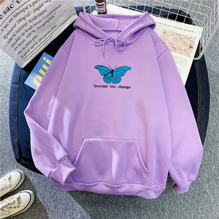 Kvinders hoodie med kort skæring og unikt sommerfugl motiv Skovae