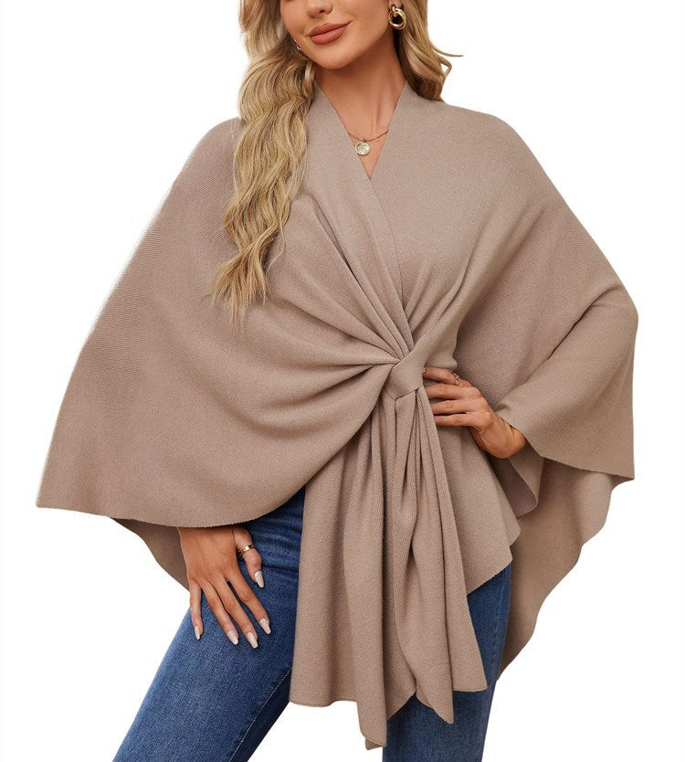 Dame elegant strikkeponcho med raffinerede draperinger og taljebælte Stilla