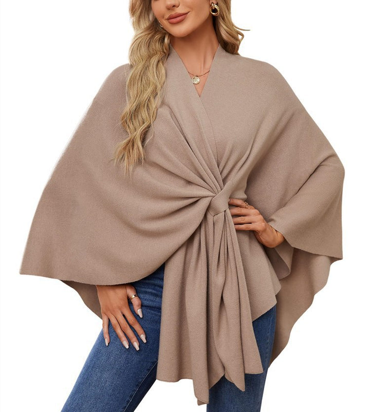 Dame elegant strikkeponcho med raffinerede draperinger og taljebælte Stilla