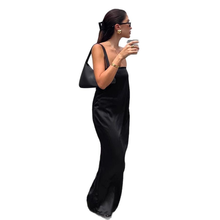 Dame maxikjole med off-shoulder design og elegant satinlook Stilla