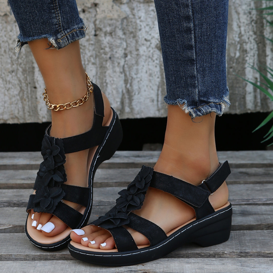 Dame Wedge Sandaler med blomsterapplikationsdesign og komfortabelt fodseng Stilla