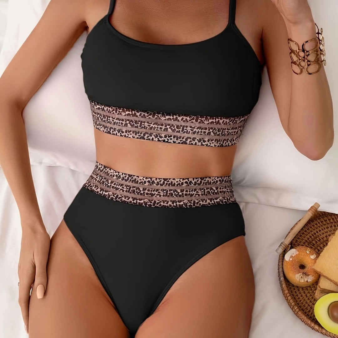 Dame Bikini-sæt med moderigtigt crop-top og højtaljede shorts Skovae