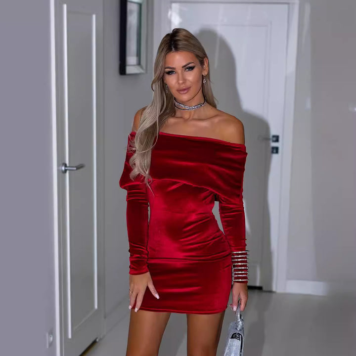 Dame off-shoulder cocktailkjole med elegant rynkeeffekt Stilla