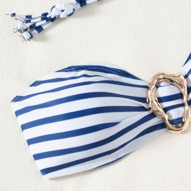 Dame bandeau bikini med moderne striber og elegant ringdetalje Skovae