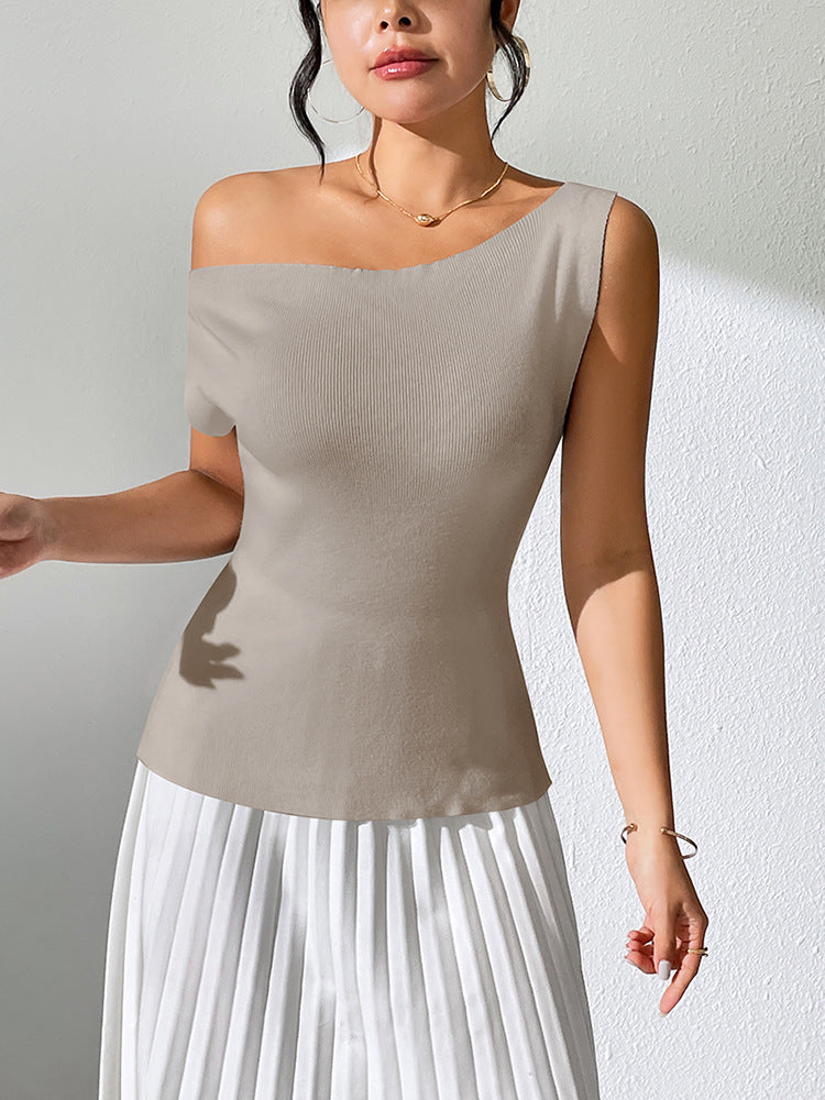 Skovae | Ensfarvet ærmeløs top med off-the-shoulder strikkedesign