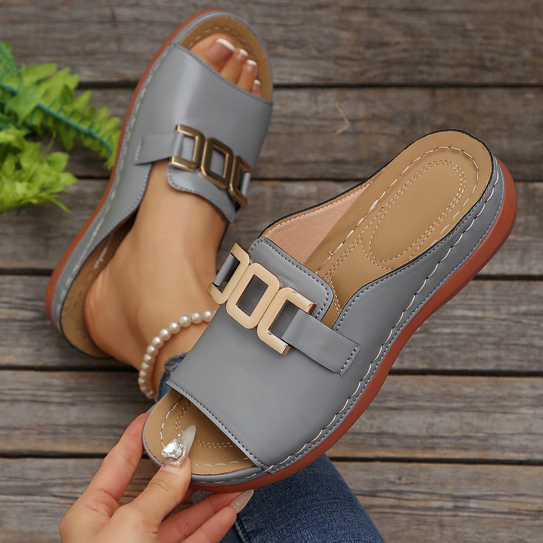 Dame komfortable toe separator sandaler med elegant spænde design Stilla