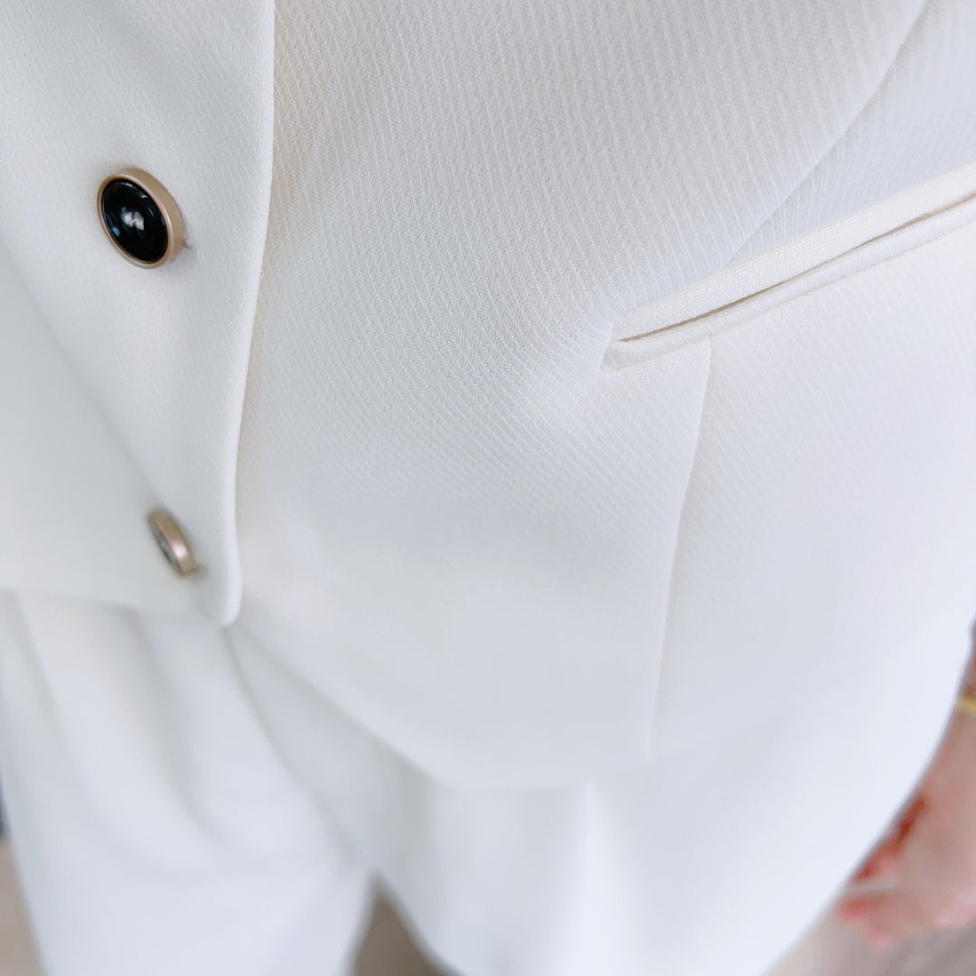 Damevest med smalt snit og elegante knapdetaljer Stilla