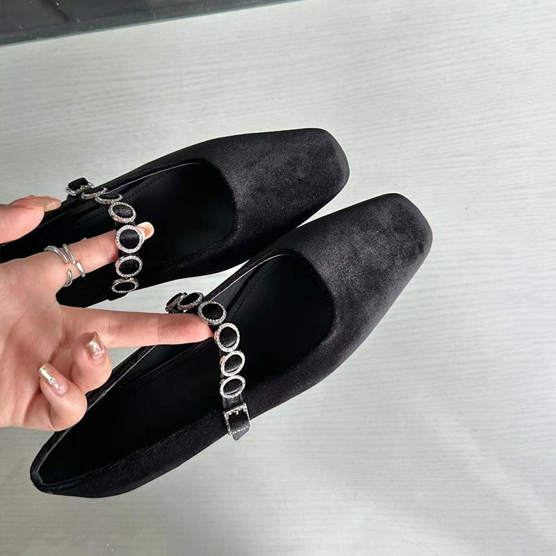 Dame elegante kvadratiske tå-sandaler med dekorativ kæde-rem Stilla