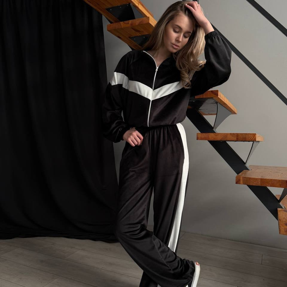 Kvindernes sporty fleece træningsdragt med voluminøse ærmer og lynlås Skovae