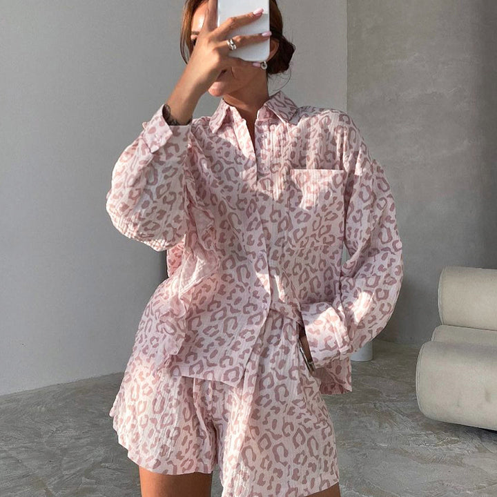 Dame rynket bluse og shorts-sæt med dyreprint Stilla