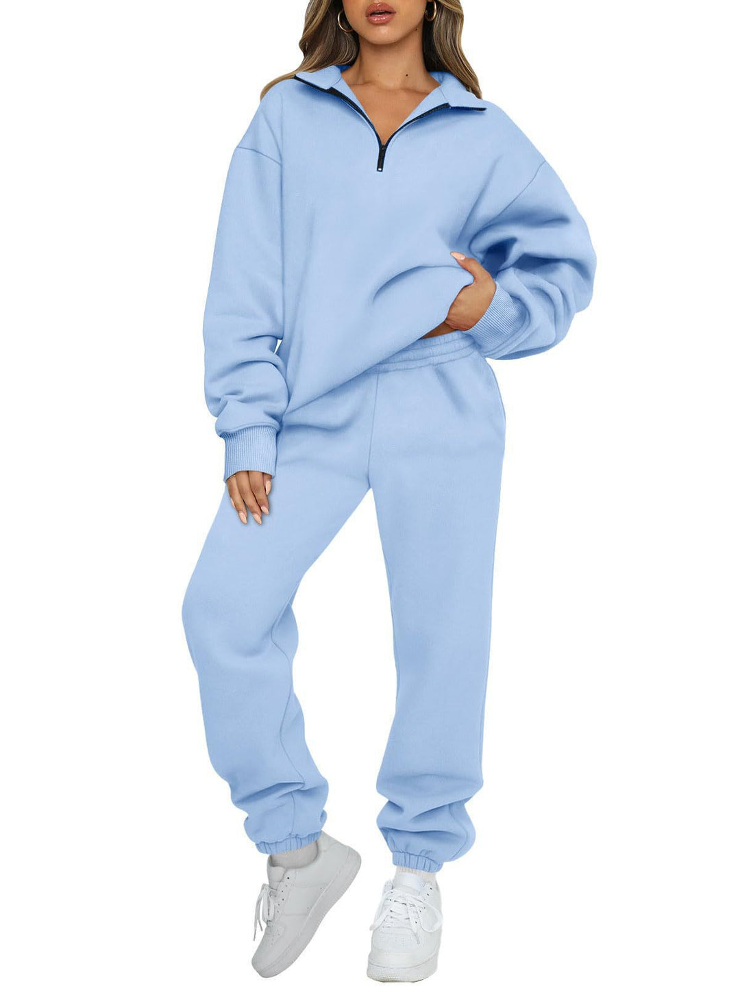 Kvindernes komfortable sæt med sweatpants med moderne ståkrave og kengurulomme Skovae