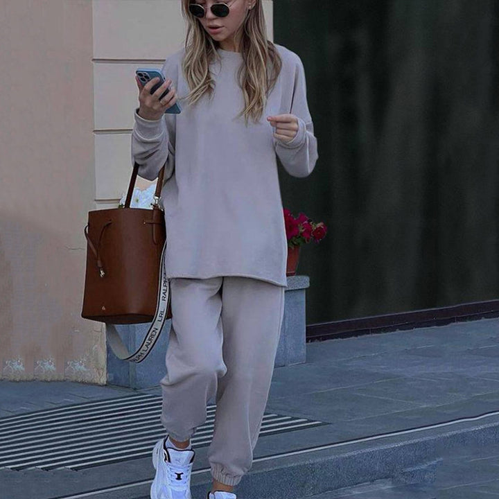 Kvinders fritidssæt med blødt oversized sweater og komfortable bukser Skovae