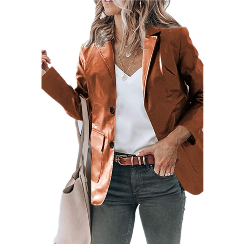 Dame elegant blazer med blank overflade og moderne detaljer Stilla