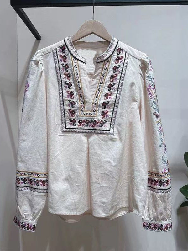 Dame broderet bluse med halvhøj krave og elegante flæseærmer Stilla