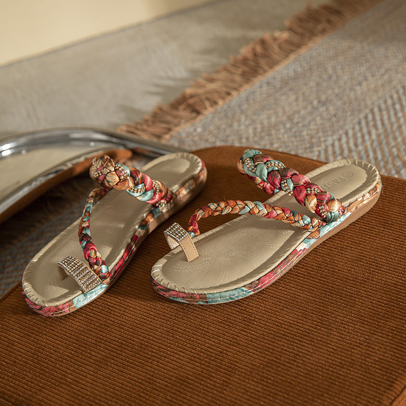 Dame flip-flops med kunstfærdige flettet detaljer og rhinsten Stilla