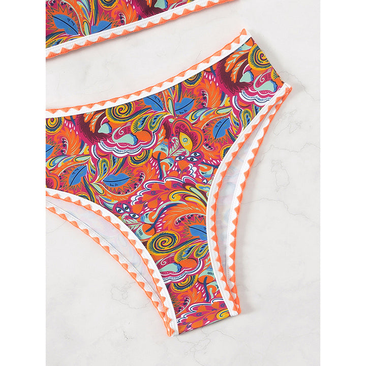 Dame Bandeau-bikini med farverigt psykedelisk design og elegante flæser Skovae