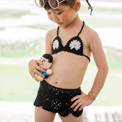 Dame hæklet bikini-sæt med florale applikationer og legende design Stilla