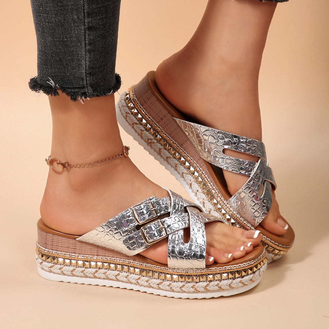 Dame Wedge-sandaler med elegant krokodilledesign og justerbare remme Stilla