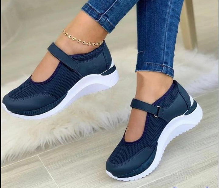 Dame Komfortable Sneakers med åndbart netmateriale og justerbar rem Stilla