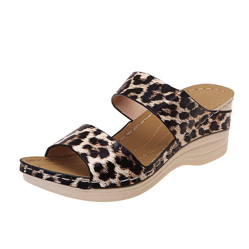 Dame Wedge-Pantoletten med elegant slangeskindsdesign Stilla