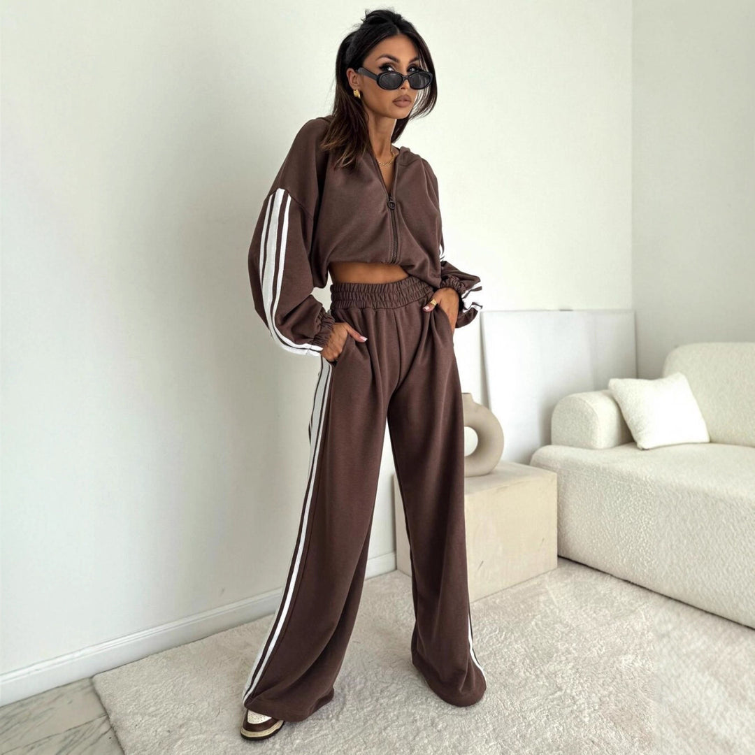 Kvindeligt sporty loungewear sæt med høj krave og løs pasform Skovae