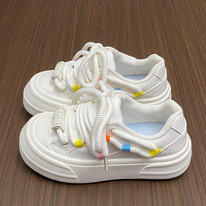 Dame komfortable sneakers med farvede snørebånd og tyk sål Stilla