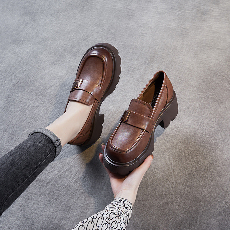 Dame Chunky Platform Slipper med dekorativ metallisk accent Stilla