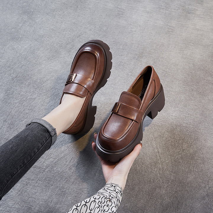 Dame Chunky Platform Slipper med dekorativ metallisk accent Stilla