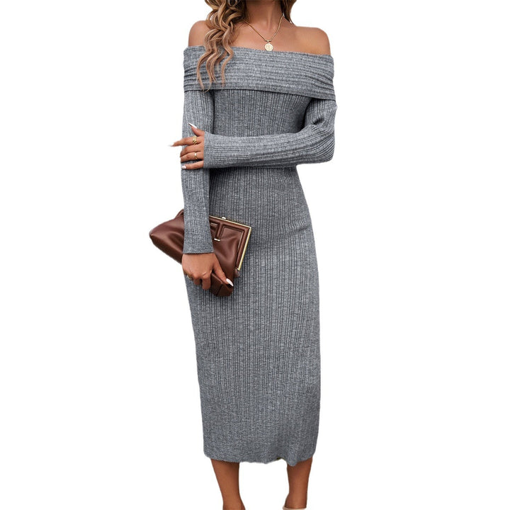 Dame Off-Shoulder Strikkjole med elegant ribstrikdesign og figursyet silhuet Stilla