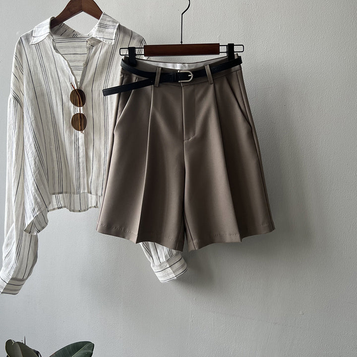 Dame casual shorts med fashionable folder og taljebælte Stilla