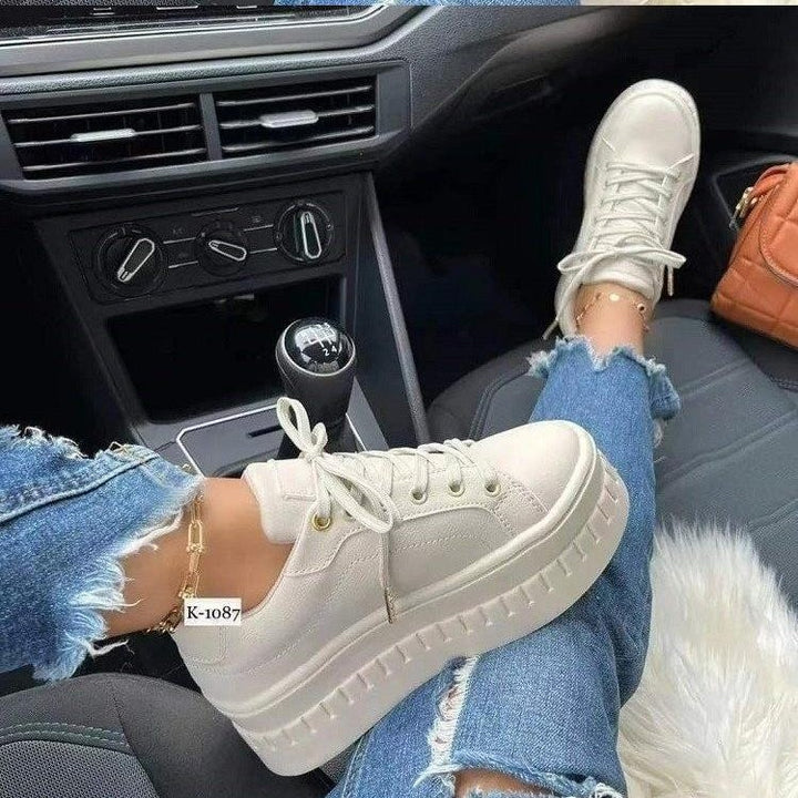 Dame Plateau Sneakers med skinnende detaljer og skridsikker sål Stilla