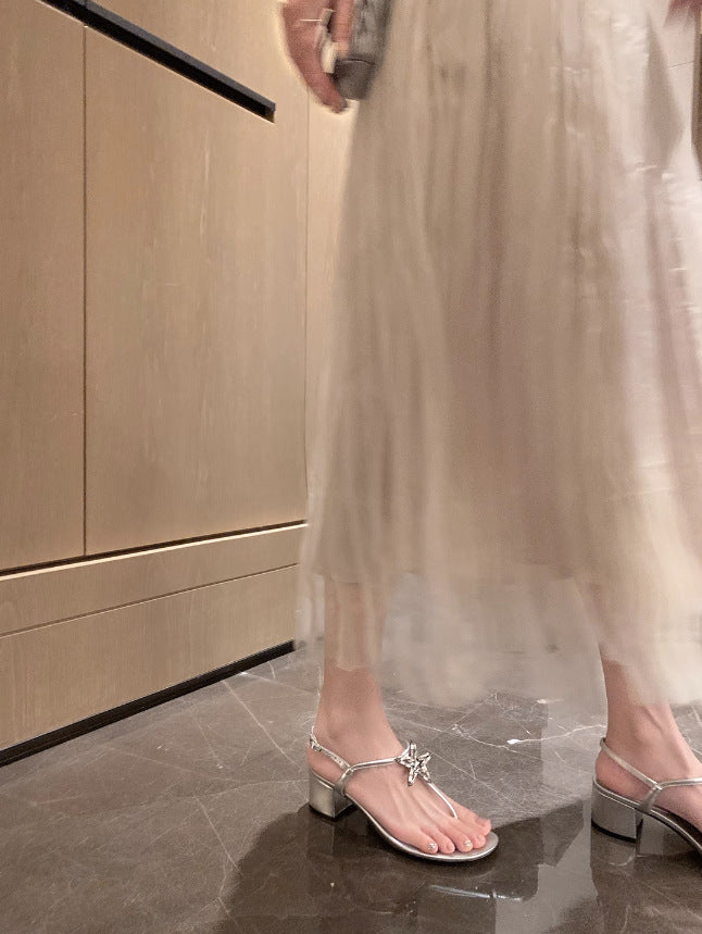 Dame elegante Sling-sandaler med funklende smykkedetail og behagelig blokhælhøjde Stilla