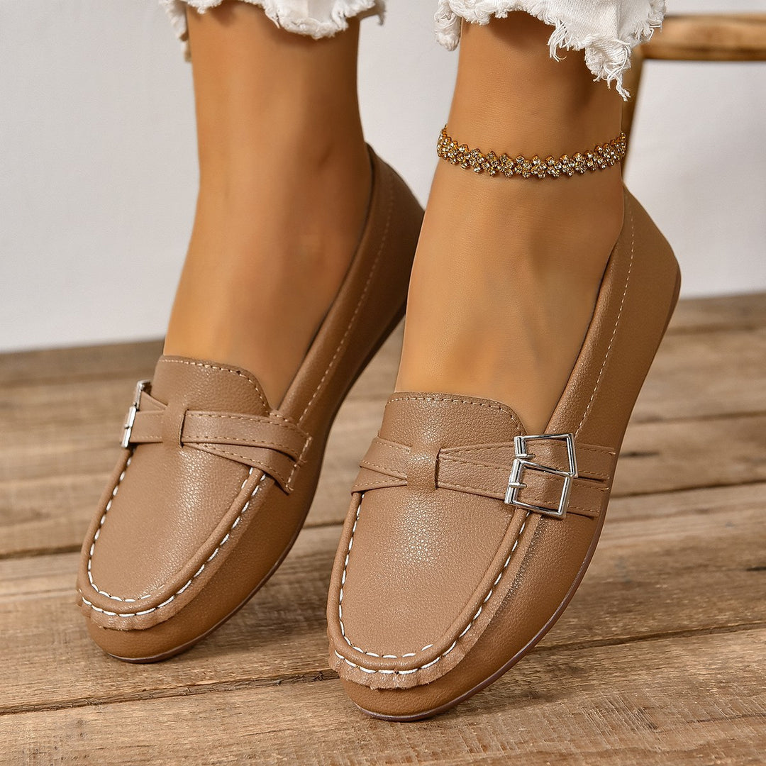 Dame Slip-On Loafers med moderne metalaksenter og behagelig sål Stilla