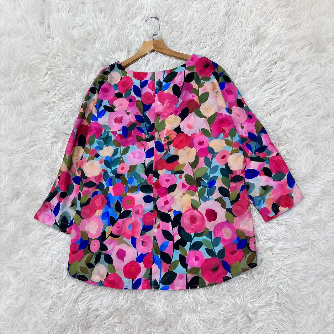 Damebluse med blomsterdesign og knaplukning Stilla
