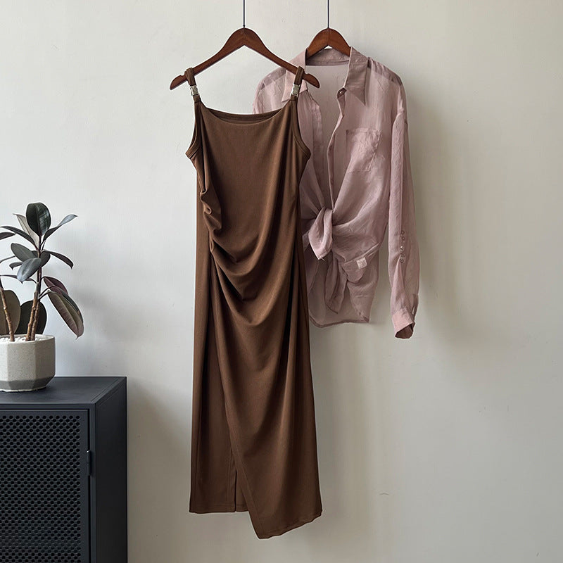 Dame elegante, flydende maxikjole med justerbare spaghetti-stropper og raffineret drapering-design Stilla