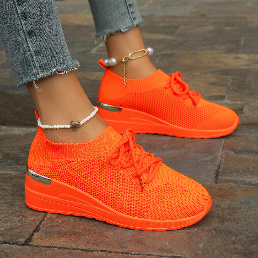 Dame Elegante og sporty Sneakers med åndbart strikmateriale og komfortabel plateau Stilla