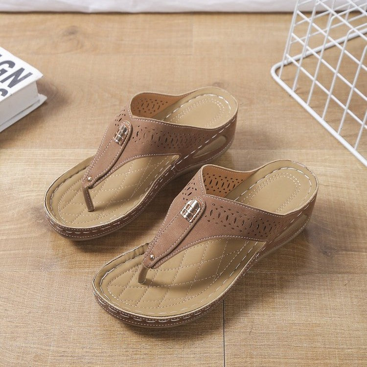 Dame komfortable flip-flops med luftig snit og elegant fodseng Stilla